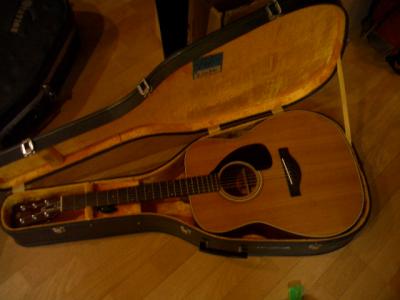 こっちが、ボクに貸してくれた「YAMAHA　FG180」(鉄人50号！)