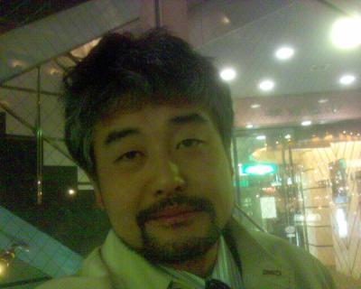 酔っ払いな、くま社長(例の某所：イキツケ入口にて)