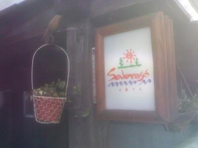 設営途中でランチタイム。知るヒトぞ知る、おいしいお店。