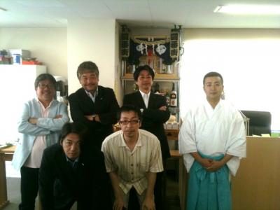 創業満15周年のお祝いに札幌三吉神社さまの商売繁盛のご祈祷を戴きました。