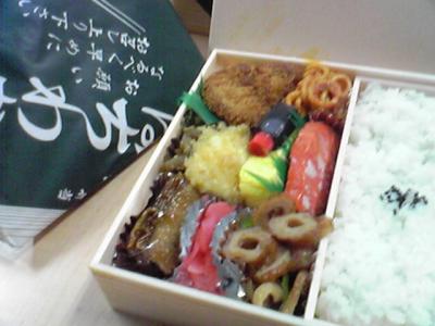 やはりこれにつきる。ほんわか、はちわか、のお弁当。うまし！