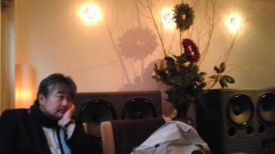 くま社長、TANNOY＋サラに酔いしれる。とあるCafeにてパチリとやられる。