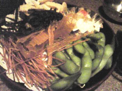 飲み屋さんのおつまみ。ま、なんてことないように見えるが・・・・。
